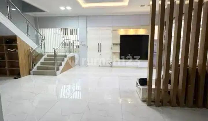 Rumah Baru di Hook 3Lantai Siap Huni di Kelapa Gading Jakarta Utara