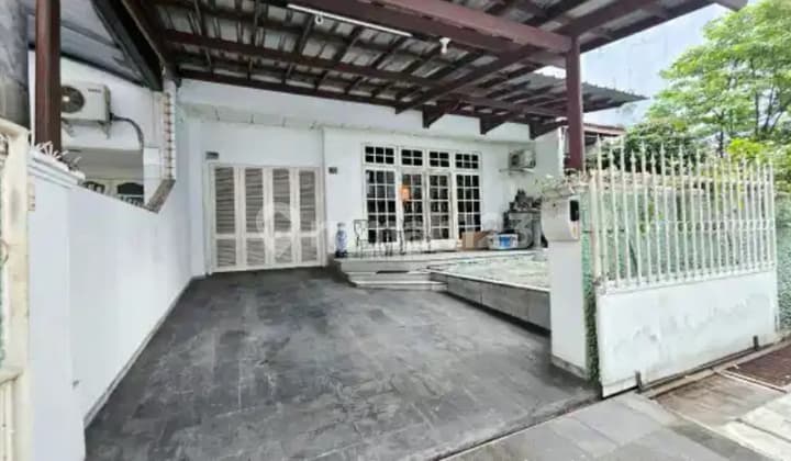 3-Storey House with Ready-to-Use Rooftop in Tubagus Angke