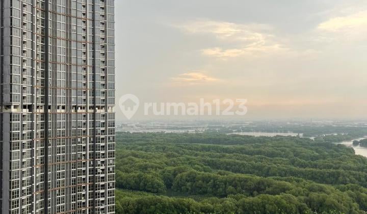 Disewakan Apartemen Modern Gold Coast dengan Sea View Siap Huni