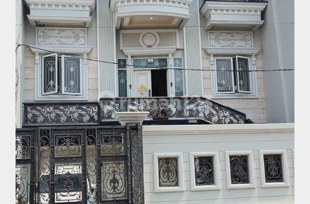 For Sale Classic Strategic South-Facing SHM Ready to Occupy House