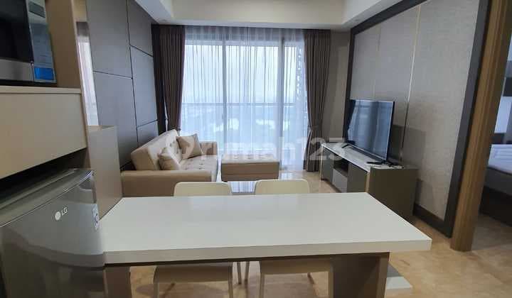 Disewakan Apartemen Modern Gold Coast dengan City View Siap Huni