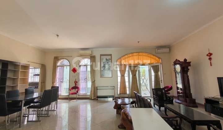 Disewakan Rumah Modern Flamboyan PIK Siap Huni Strategis