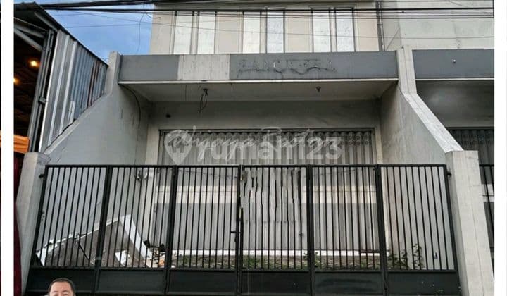 Ruko 2 Lantai Siap Pakai Lokasi Strategis Cocok untuk Kantor atau Usaha