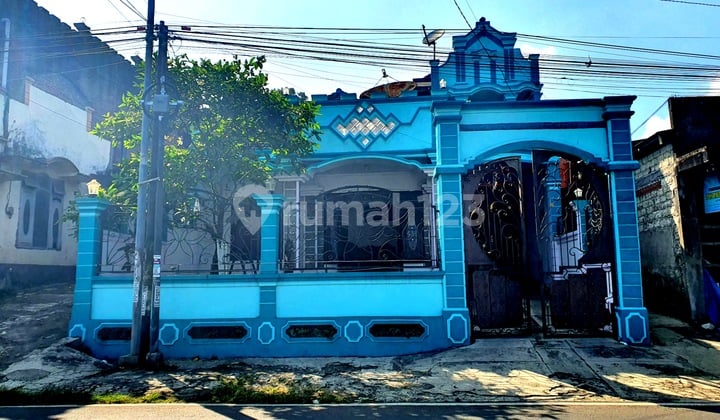 RUMAH 2 LANTAI LOKASI PINGGIR JALAN COCOK BUAT HUNIAN ATAU USAHA