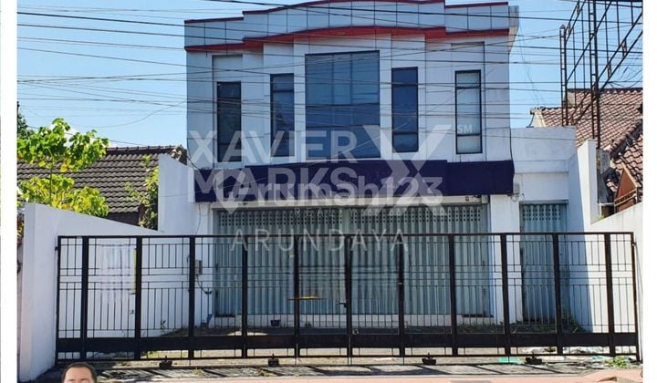 Affordable Poll 2-Street Front Shop House in a Strategic Location, Perfect for Business Affordable Poll 2-Street Front Shop House in a Strategic Location, Perfect for Business