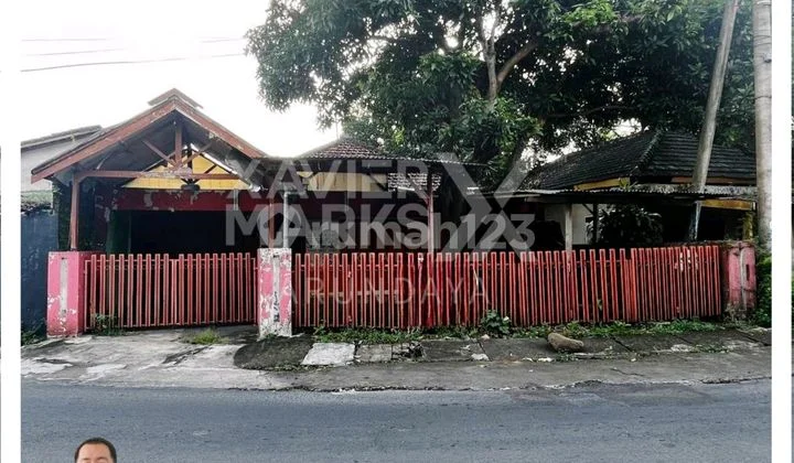 Spacious House, Central City Location, Suitable for Residence and Business. Spacious House, Central City Location, Suitable for Residence and Business.