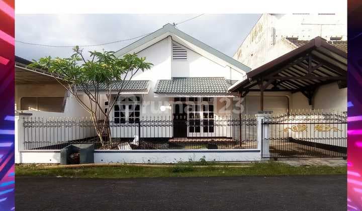 Rumah Tengah Kota Di Blok Depan Perumahan Favorit Jember