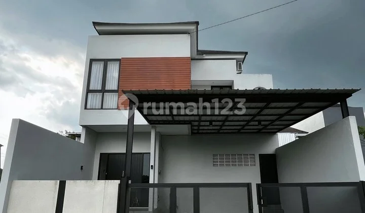 Kontrakan Rumah Mewah 2 Lantai di Perumahan Elit Jember. Siap Huni