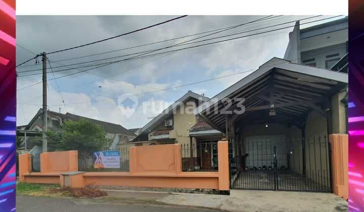 Rumah Luas Tengah Kota Dekat Sma 1 Jember Dan Kampus Unmuh.