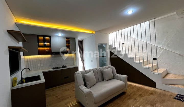 Sewa Rumah Full Perabot di Kawasan Perumahan Tengah Kota. Siap Huni