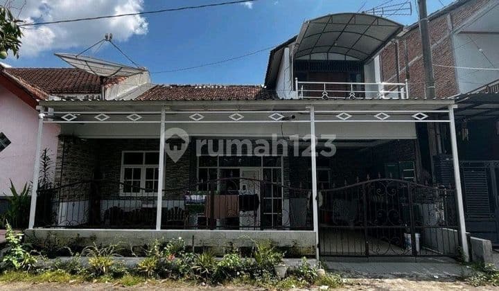 Rumah Minimalis Cantik 1,5 Lantai Di Daerah Tegal Besar Kaliwates. Siap Huni