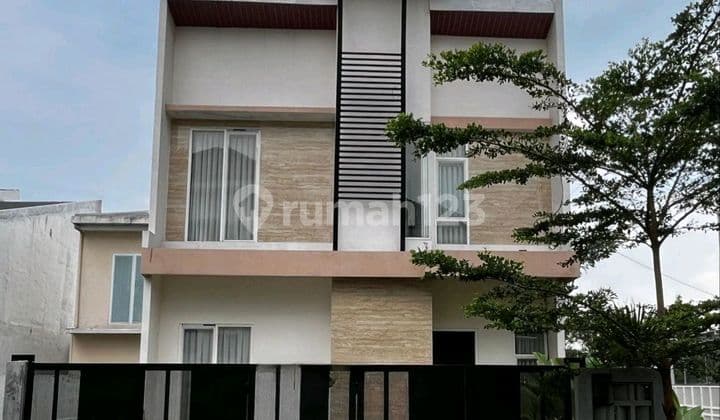 Kontrakan Rumah Modern Minimalis 2 Lantai Tengah Kota Jember. Siap Huni