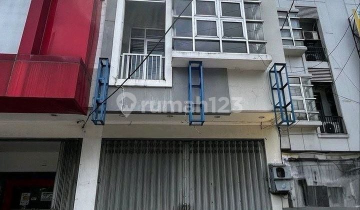 Sewa Ruko 3 Lantai Di Pusat Kota Jember. Dekat Lippo Mall Dan Starbuck Coffee. Cocok Untuk Kantor Atau Usaha Kuliner