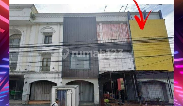 3-Storey Shop House in the Center of Jember City. Jember Protocol Road, Suitable for Business. 3-Storey Shop House in the Center of Jember City. Jember Protocol Road, Suitable for Business.
