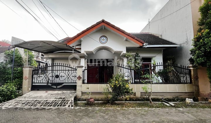 Ready-to-Occupy House in a Central Jember Housing Estate Ready-to-Occupy House in a Central Jember Housing Estate