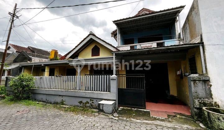 Rumah 2 Lantai Dekat Kampus Stdi Potensi Dijadikan Rumah Kos