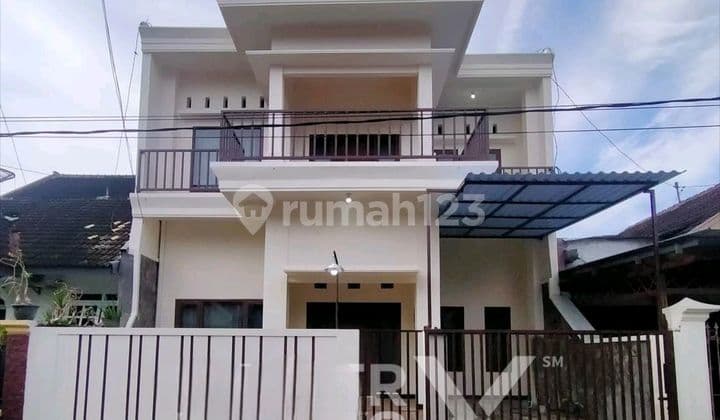 Modern 2-Story House in an Elite Subdivision in Downtown Jember. Close to Lippo Mall.