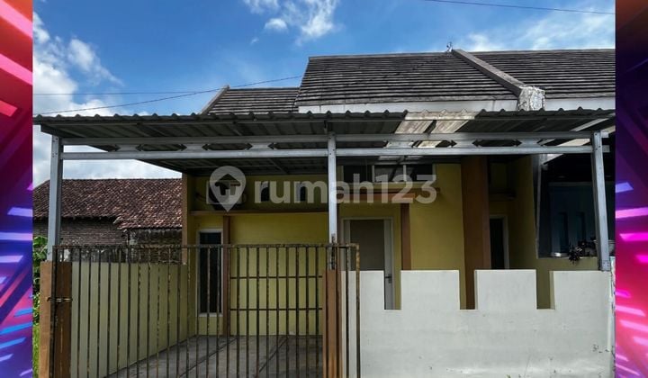 House For Sale Semi Furnished Good Condition Ready to Live In. Central Jember City. House For Sale Semi Furnished Good Condition Ready to Live In. Central Jember City.