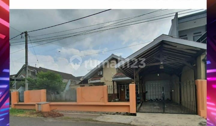 Sewa Rumah Luas Tengah Kota Jember. Cocok untuk Kantor atau Hunian. Siap Huni