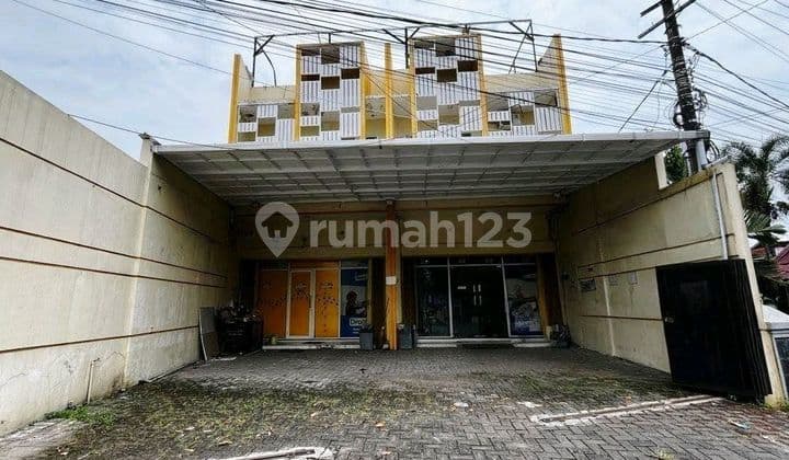 Sewa Ruko 3 Lantai Lokasi Sangat Strategis Dekat Lippo Transmart Dan Starbuck Jember. Cocok Untuk Usaha Cefe Atau Kantor