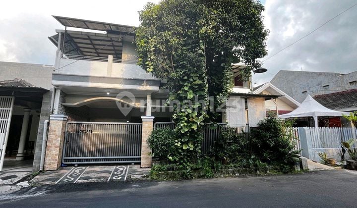 Rumah 2 Lantai Siap Huni Lokasi Dekat Kampus Unmuh Dan Unej. Cocok Untuk Hunian Dan Usaha Kos Rumah 2 Lantai Siap Huni Lokasi Dekat Kampus Unmuh Dan Unej. Cocok Untuk Hunian Dan Usaha Kos