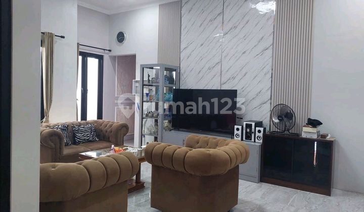 Rumah Modern Minimalis Siap Huni di Perumahan Elit Jember. Cocok untuk Keluarga Besar