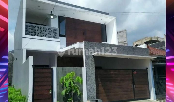 Rumah Modern 2 Lantai Di Perumahan Tengah Kota Jember. Dekat Lippo Mall Rumah Modern 2 Lantai Di Perumahan Tengah Kota Jember. Dekat Lippo Mall