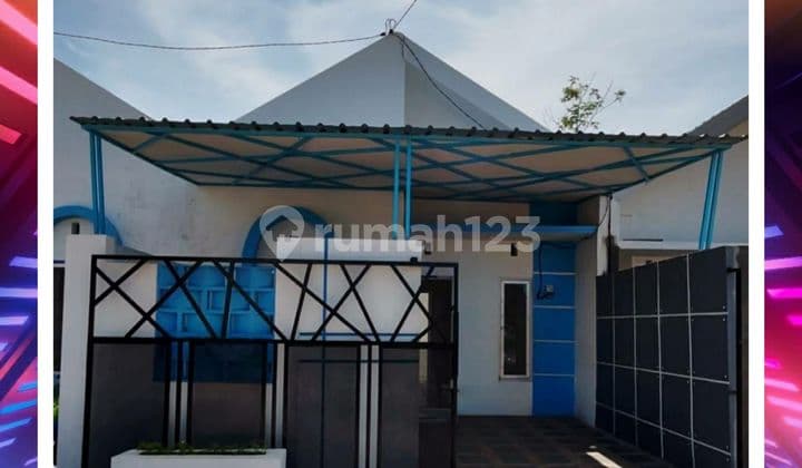 Rumah Minimalis Ala Santorini Lokasi Tengah Kota Jember.