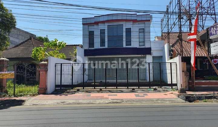 Strategic Shop House on the Main Protocol Road in Downtown Jember. Suitable for Business