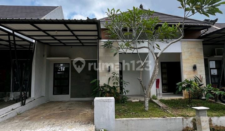 Rent a Ready-to-Occupy House Near Alun Alun Jember. Comfortable for Living.