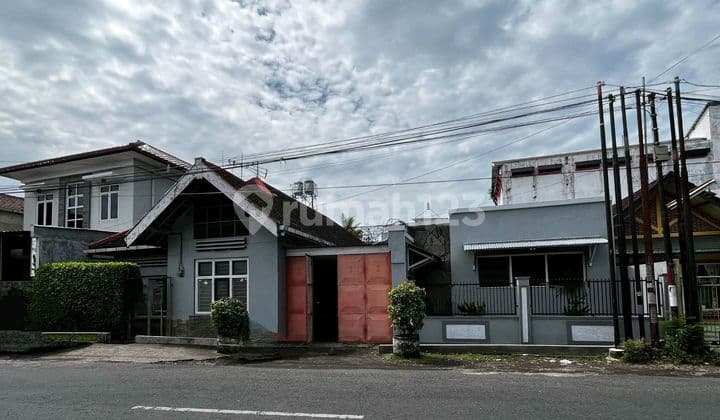 Rumah Luas Strategis Tengah Kota Cocok untuk Homestay, Hotel atau Cafe