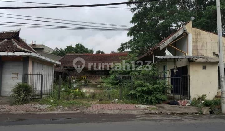 Large Land by the Main Road in the Center of Jember City. Suitable for Building Shophouses or Houses.