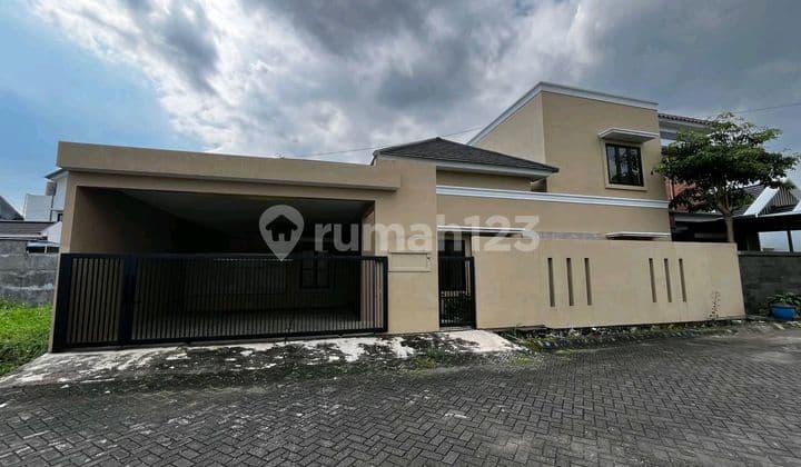 Rumah Baru Gress 2 Lantai Di Perumahan Elit Tengah Kota. Siap Huni