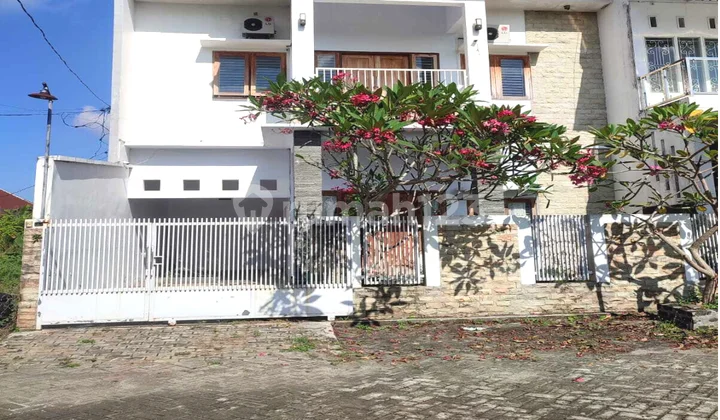 FOR RENT MINIMALIST 2-STORY HOUSE NEAR TRANSMART JEMBER FOR RENT MINIMALIST 2-STORY HOUSE NEAR TRANSMART JEMBER