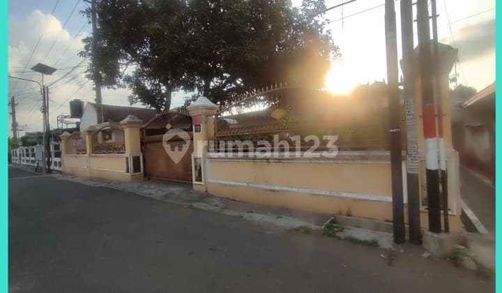 Dijual Rumah Luas + Kos Kosan Dekat Kantor Perhutani Jember