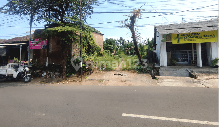 Land for Sale by the Road, Suitable for Business near the City.