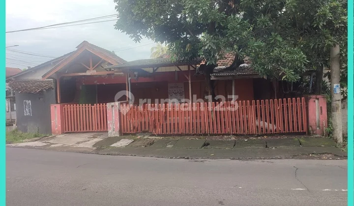 FOR SALE SPACIOUS HOUSE ON MAIN ROAD CITY CENTER FOR SALE SPACIOUS HOUSE ON MAIN ROAD CITY CENTER