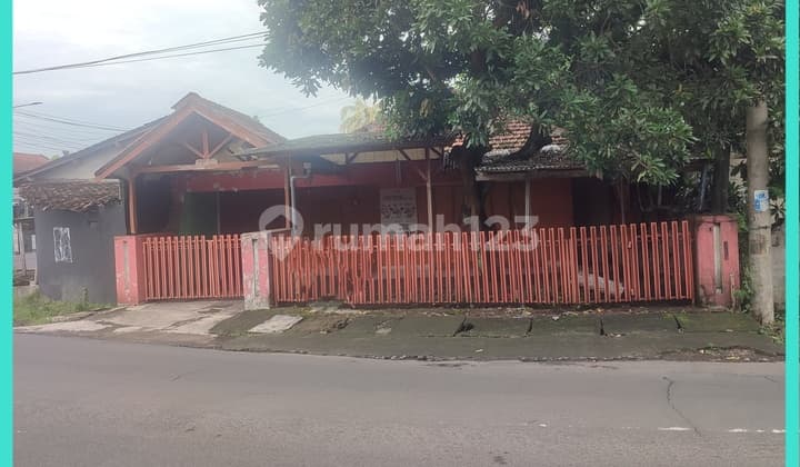 DIJUAL RUMAH LUAS PINGGIR JALAN TENGAH KOTA