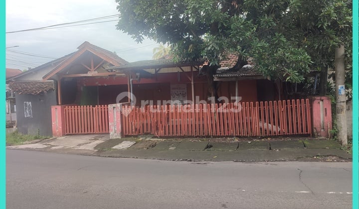 DIJUAL RUMAH LUAS PINGGIR JALAN TENGAH KOTA