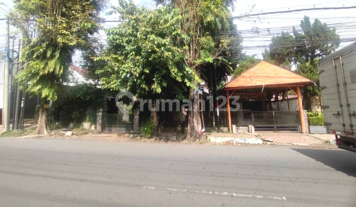 For Sale House, Land Only Calculation, Middle of Town Roadside