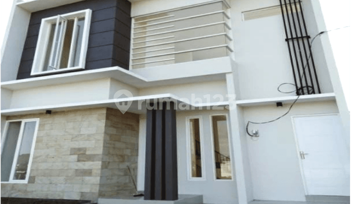 Dijual RUmah Minimalis Modern 2 Lantai Tengah Kota