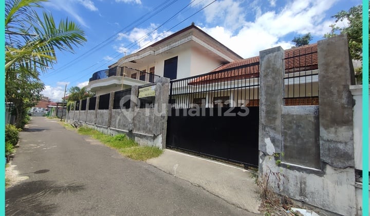 Dijual Rumah Mewah 2 Lantai Dekat Lippo Mall