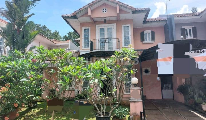 Rumah Tua Masih Kokoh & Terawat Dilengkapi Lift