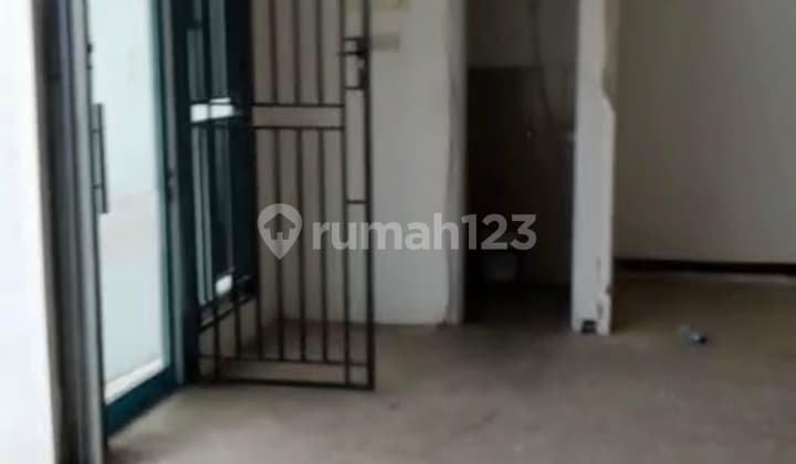 For Rent Warehouse Bizpark Daan Mogot - Highly Strategic Location - Close to Toll Road - Flood-Free - Can Accommodate 40-Foot Containers - Easiest Access - Industrial Area - Minimum Lease 3 Years, Can Be 1 or 2 Years with Different Prices - Price 175 Million/Year Negotiable Until