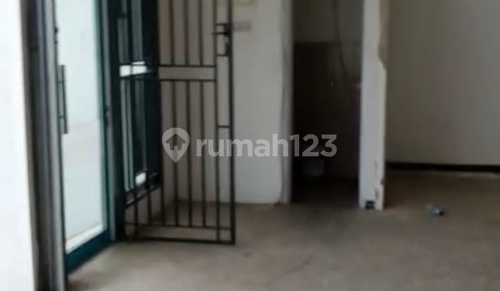 Disewakan Gudang Bizpark Daan Mogot-Lokasi Sangat Strategis- Dekat dengan Toll - Bebas Banjir - Masuk Muatan 40 Feet- Akses Paling Mudah - Kawasan Industri - Harga Minimal Sewa 3 Tahun bisa 1 atau 2 Tahun dengan Harga Berbeda - Harga 175Jta/Tahun Nego Sam