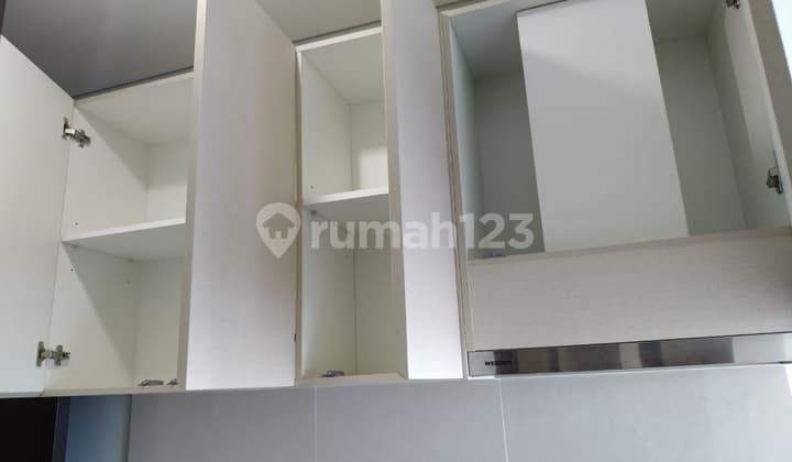 For Rent Apartment Puri Mansion 19th FloorSpecs: Studio TypeArea: 21m²View: UnobstructedPrice: 26 Million