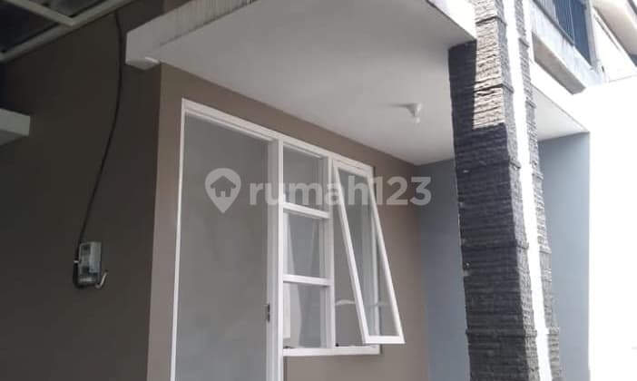 Dijual Murah, Rumah 2 Lantai Ada Kolam Renang Pribadi Axjj84