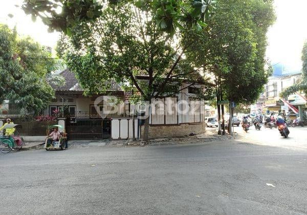 Rumah dan Toko Kuno Belanda Strategis Pinggir Jalan Raya Besar Kota Malang