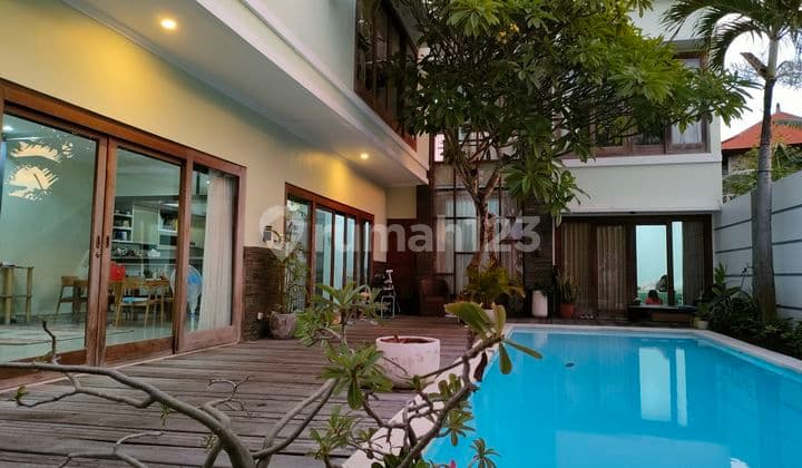 Di Jual Vila Pribadi , 2 lantai, Asri i Di Seminyak