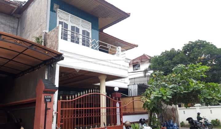 Dijual Rumah Lantai 2 SHM 7 Kamar di Kuta Dd